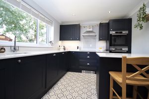 Kitchen/Breakfast Room- click for photo gallery